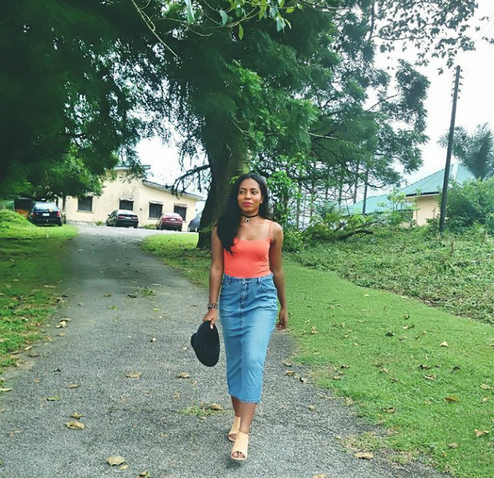 candie ngbor in midi denim skirt how-to-style-midi-denim-skirt