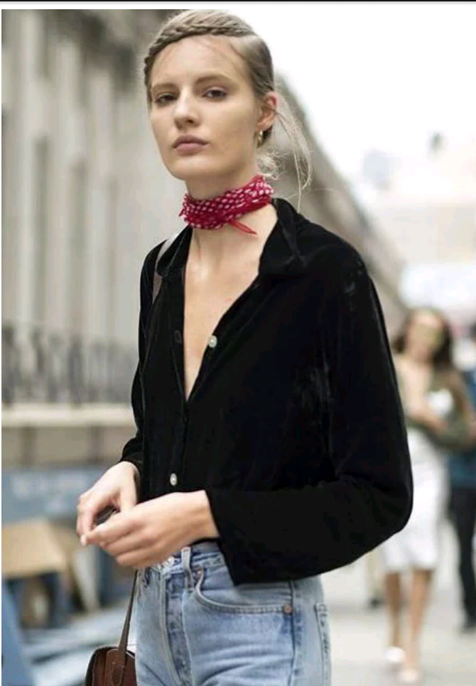 how to style scarf on the neck
