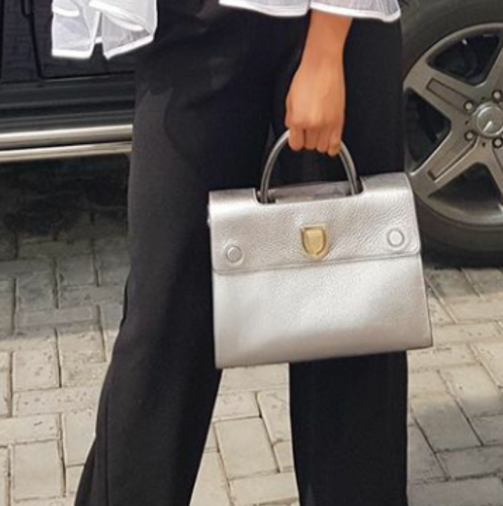 5 ways to easily identify fake handbags