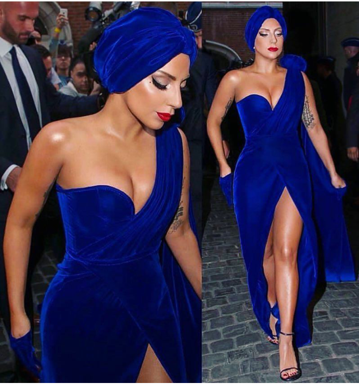 Lady gaga wearing blue velvet dress Lady gaga in blue velvet dress 2018