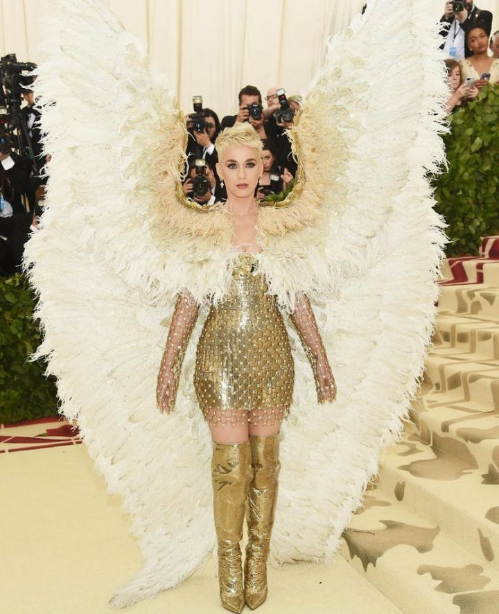 katie perry full look met gala 2018 met-gala-2018-katie-perry-wing-gown