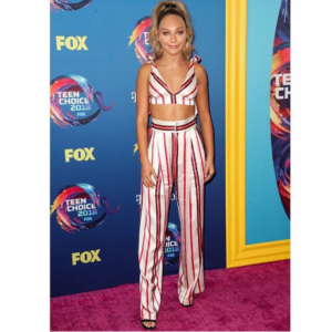 maddie ziegler two piece outfit at teens choice award 2018 maddie ziegler fashion moments at Fox Teens Choice Awards 2018 Red carpet