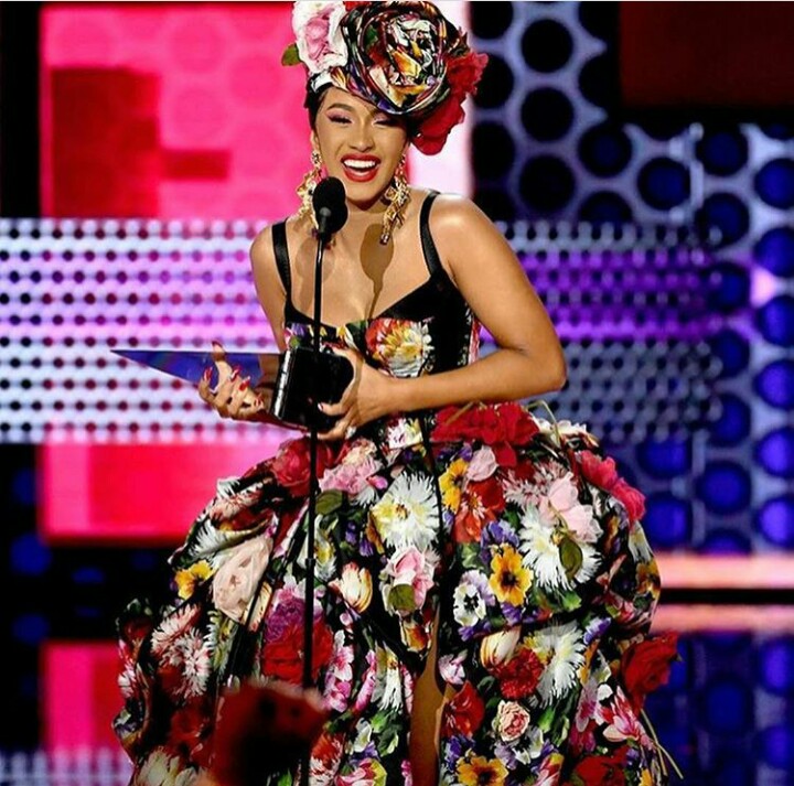 Cardi b floral dress from dolce and gabbana at ama 2018 cardi b floral dress from dolce and gabbana at ama 2018