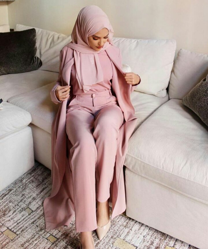 what to wear with pink hijab to work