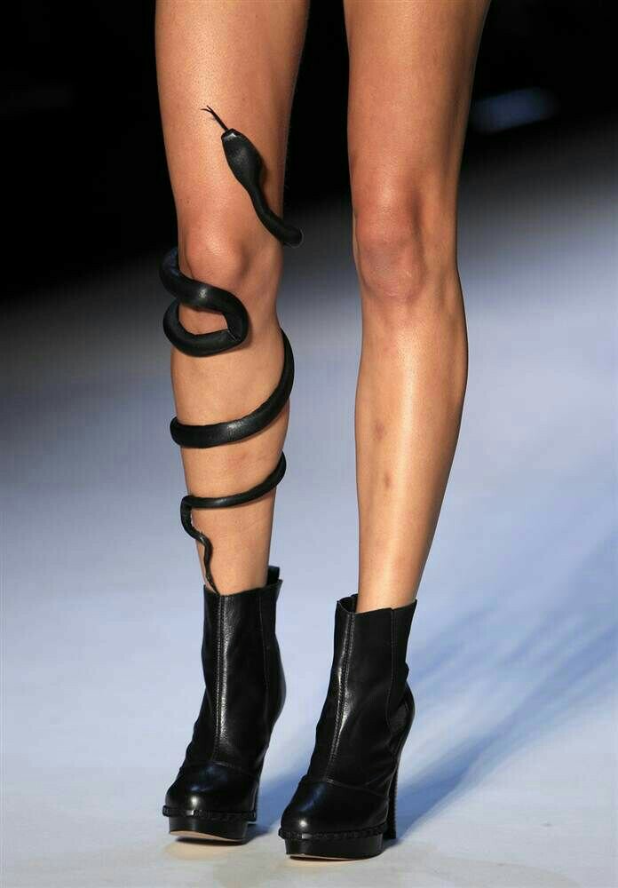 Leg accessories with snake 