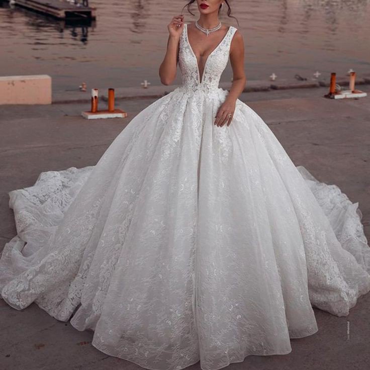 Ball gown wedding dress What is a ball gown wedding dress