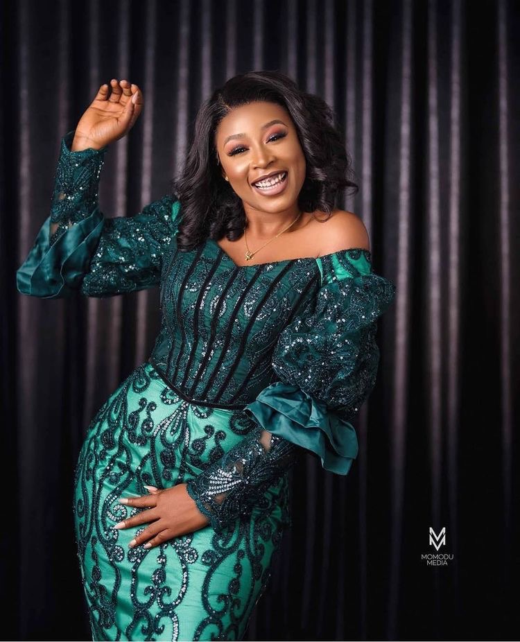 Simple aso ebi design I can sew for a wedding