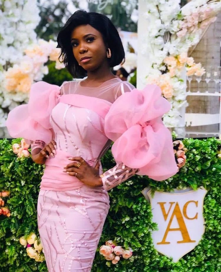 Baby pink lace dress with balloon sleeves for skinny ladies